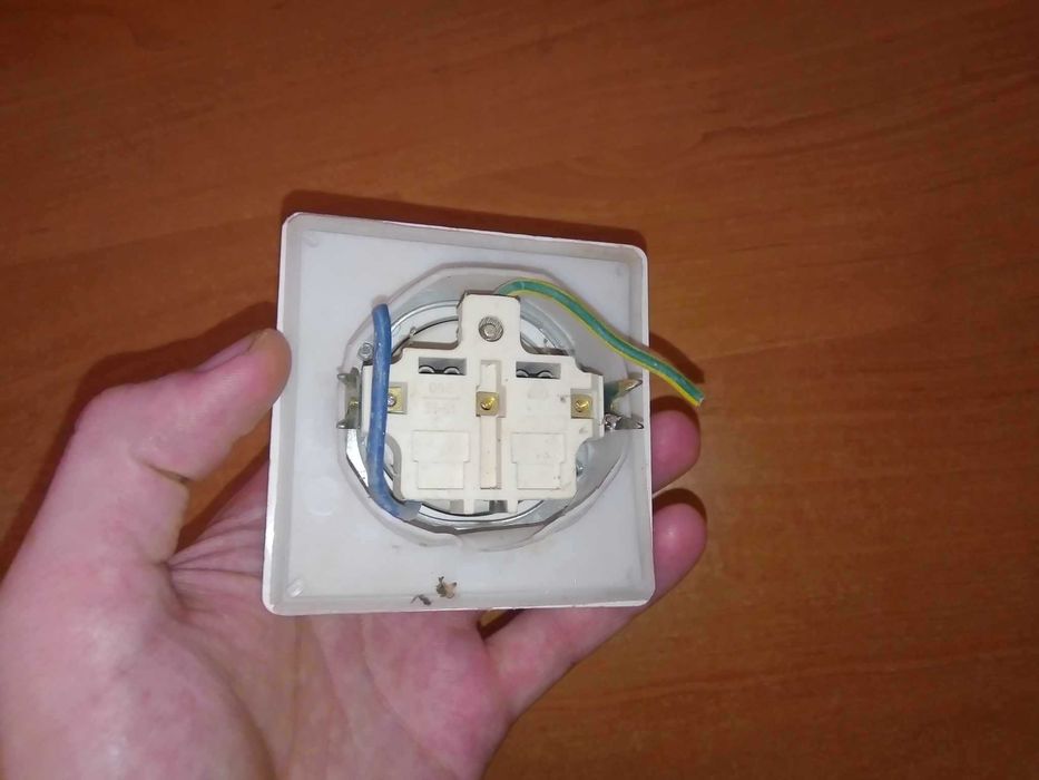 Gniazdo pojedyncze prądowe podtynkowe hermetyczne białe- 1 sztuka