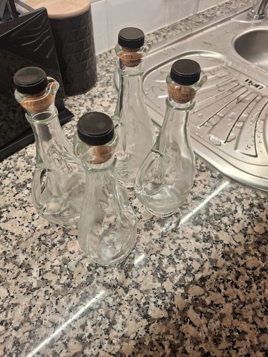 Galheterio , garrafa de vidro para azeite