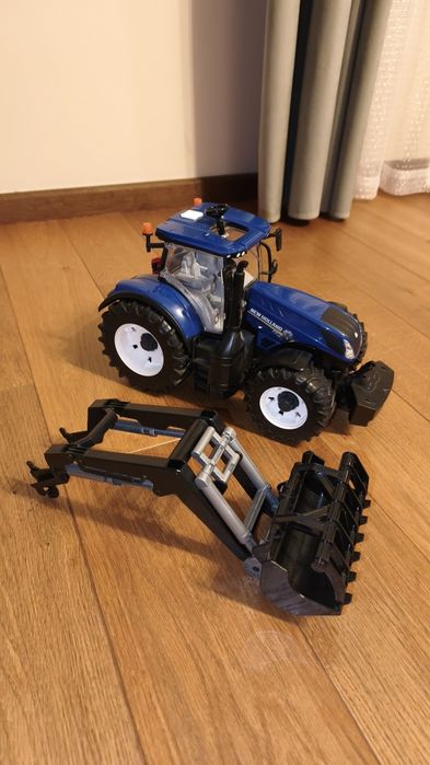 BRUDER 03121 Ciągnik rolniczy New Holland T7.315 z ładowaczem czołowym