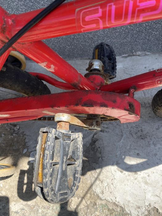 Детский велосипед четырехколесный велик красный