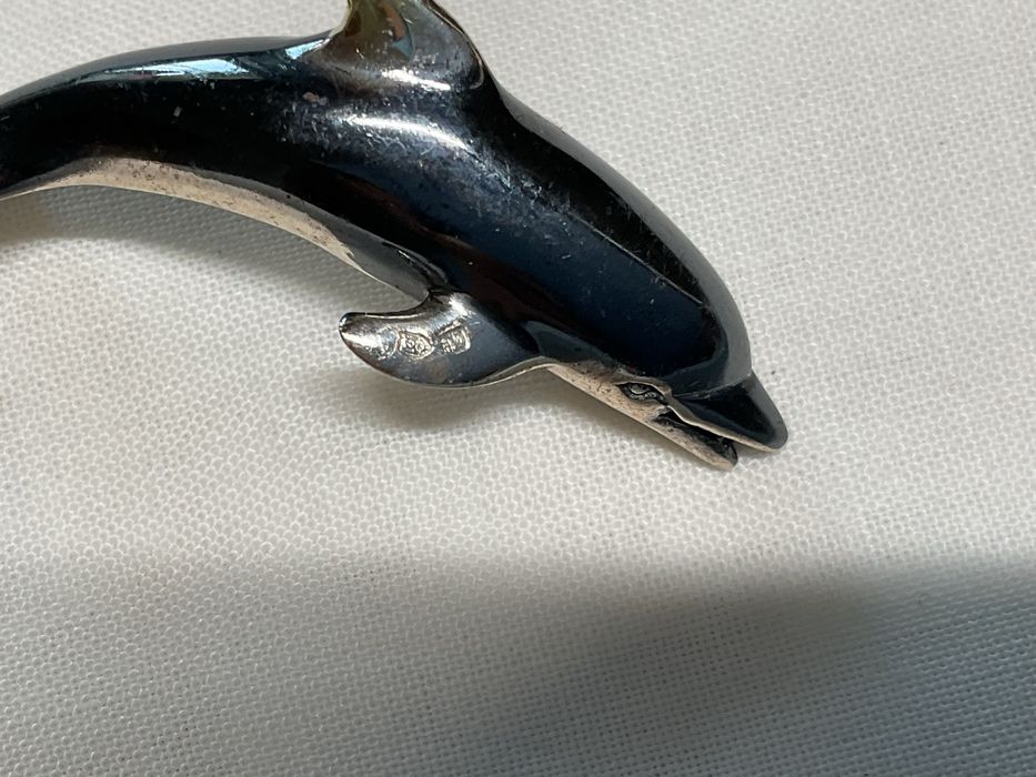 Pequeno animal Golfinho em prata com contraste