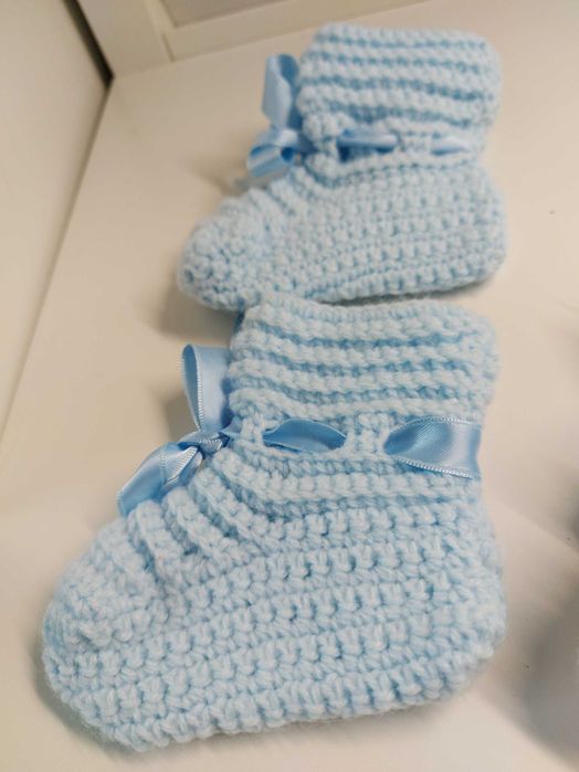 Sapatinhos artesanais em croché bebé