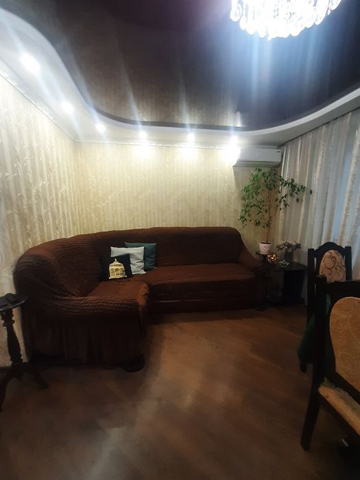 Продажа двухкомнатной квартиры с ремонтом в центре.