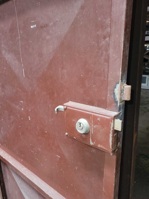Porta metaliicas