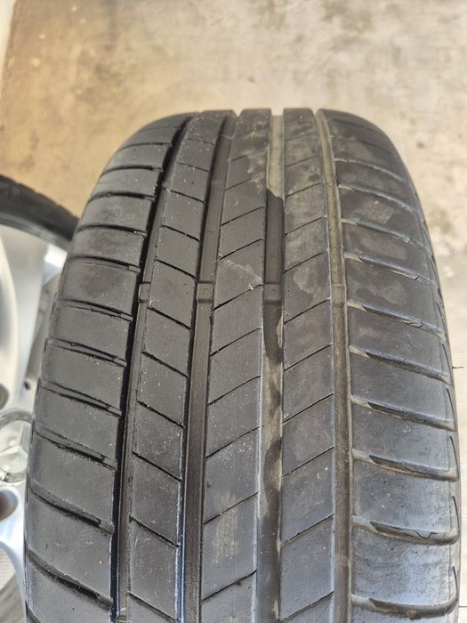 Jantes mercedes originais e pneus como novos. Têm poucos kms de uso. Comprei jantes 18.