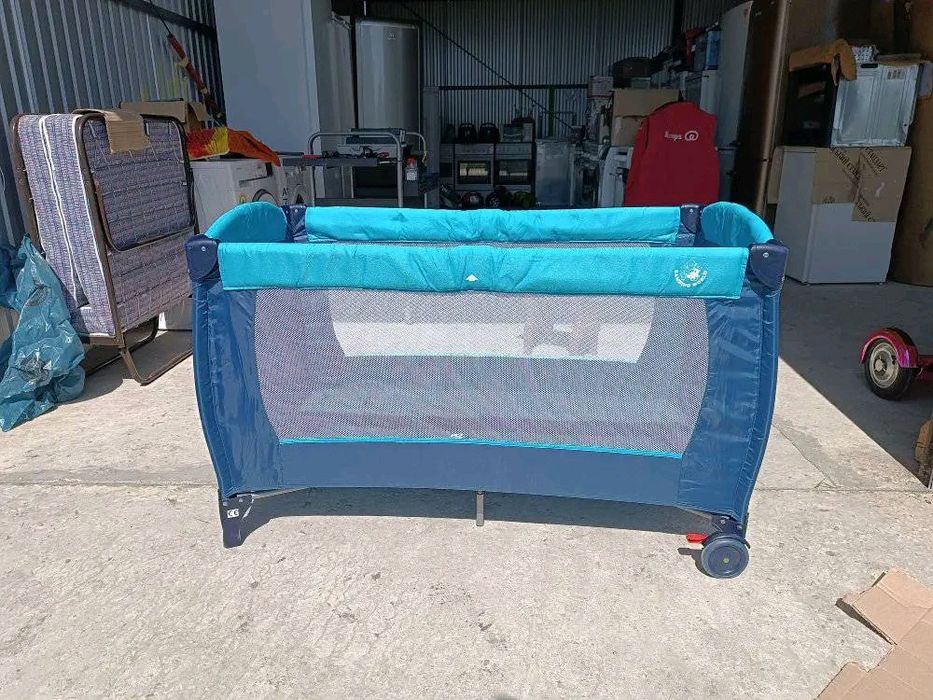 Дитяче ліжечко манеж