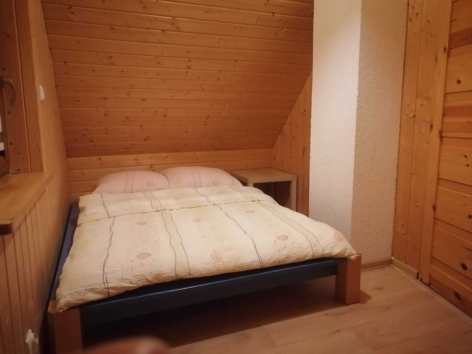 Smerfna Chatka domek z kominkiem na Kaszubach ferie majówka wakacje