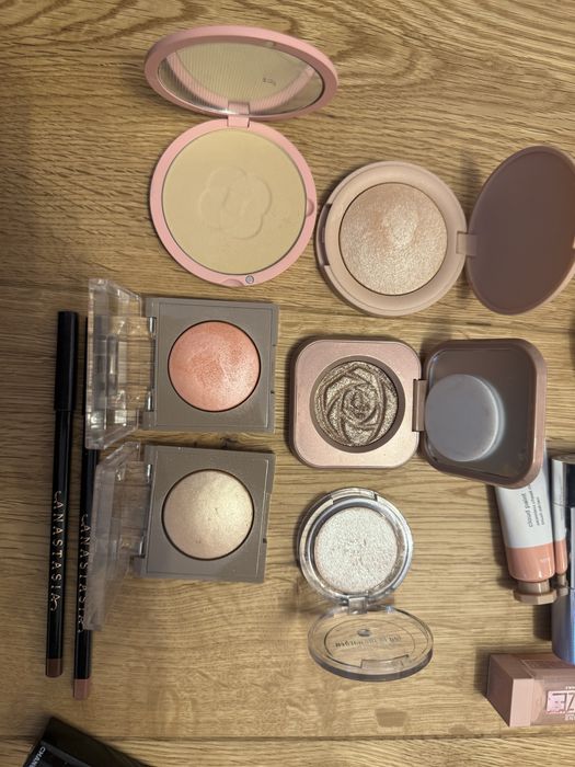 Zestaw 18 kosmetykow do makijazu