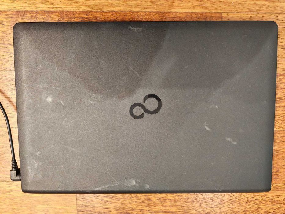 Laptop Fujitsu Lifebook A357, Intel Core i3-6006U; 8GB RAM, SSD