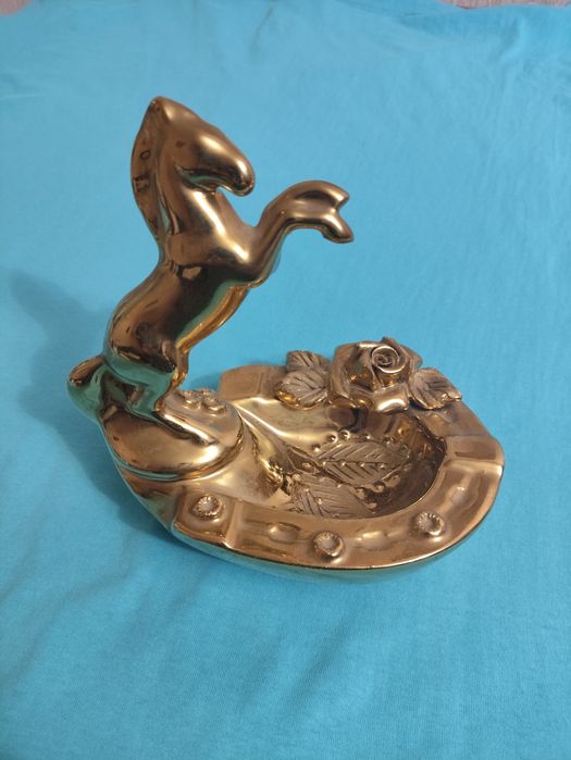 Винтажная пепельница-статуэтка «Лошадь на удачу», керамика