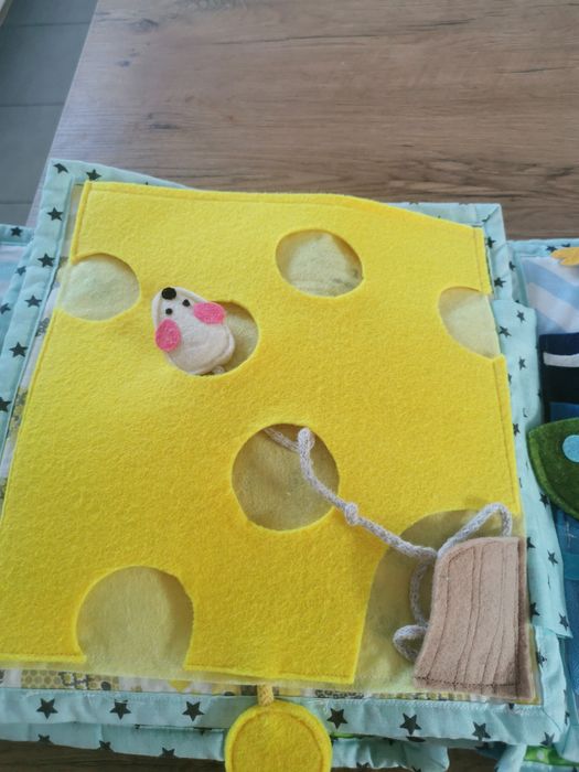 Książka sensoryczna materiałowa dla malucha HandMade 8 stron