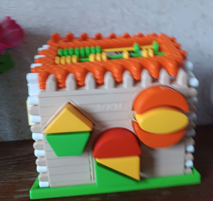 Развивающая игрушка - сортер