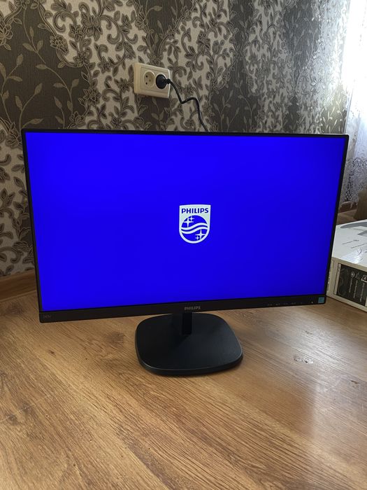 Монітор Philips v-line 24”