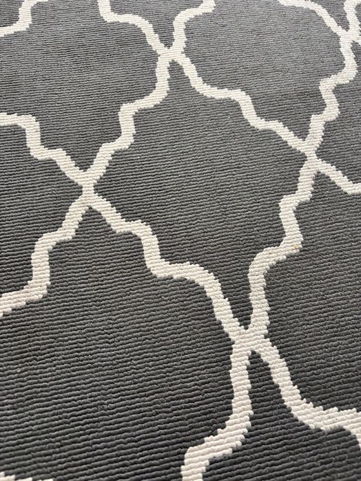 Tapete cinzento espesso (possivelmente IKEA) – Bom estado