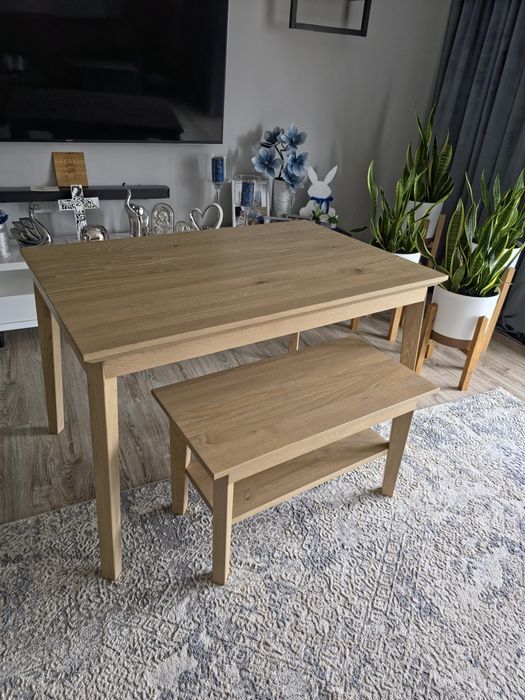 Dębowe lub jesionowe stoły, blaty, stopnie schodowe, parapety, meble