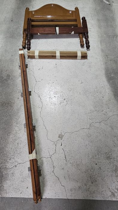 Cama de solteiro com estrado