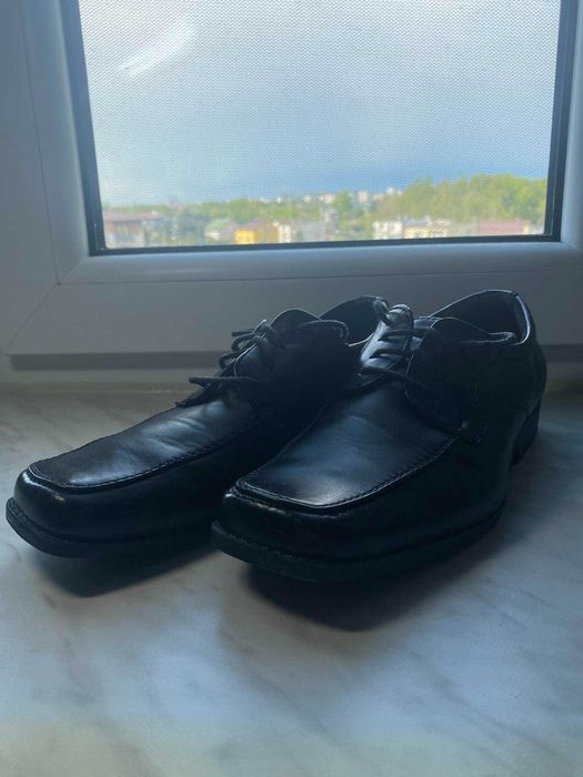 Chłopięce buty wizytowe