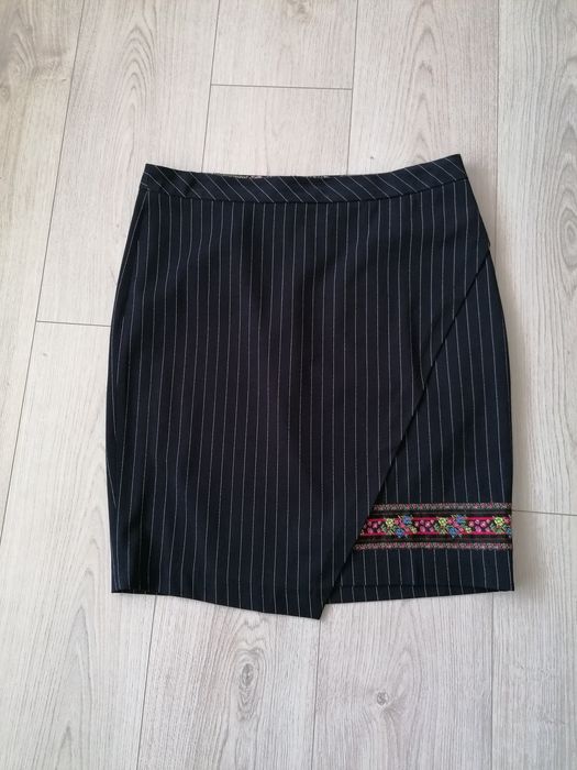 Piękna elegancka spódnica Desigual