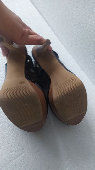Szpilki czarne lakierki r. 37,5 Jessica Simpson