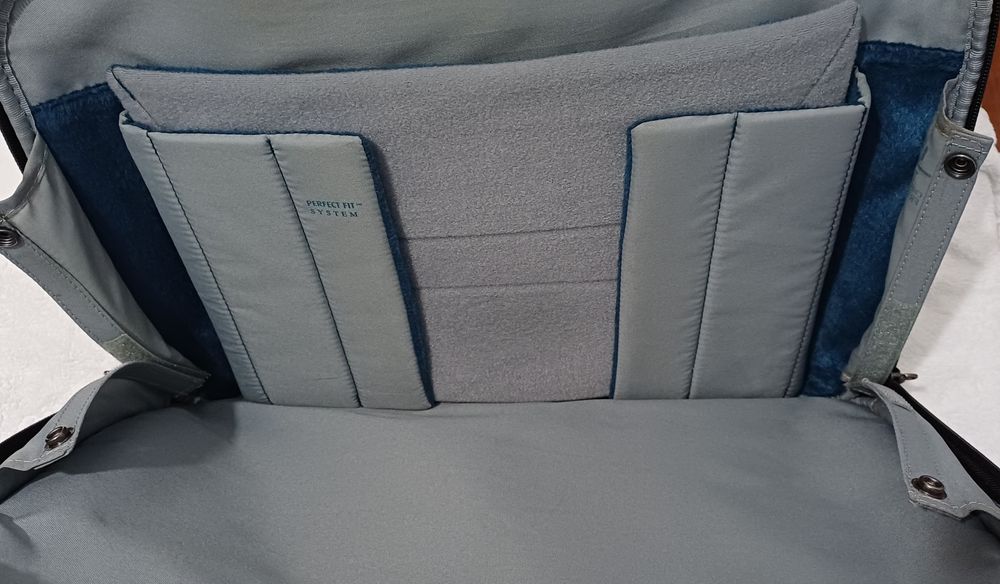 Mala Samsonite espaçosa para portáteis (com etiquetas originais)