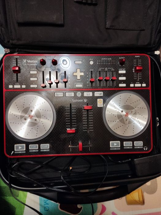 DJ контролер Vestax Typhoon