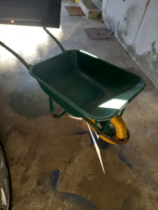 Carrinho-de-mão grande