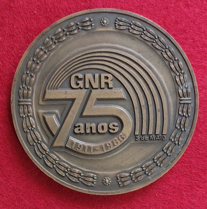 Medalha comemorativa dos 75 anos da GNR.