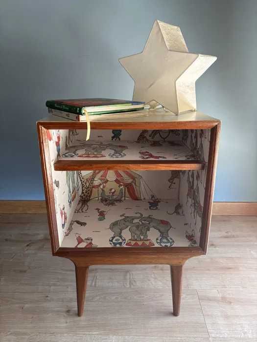 Mesa de cabeceira infantil vintage