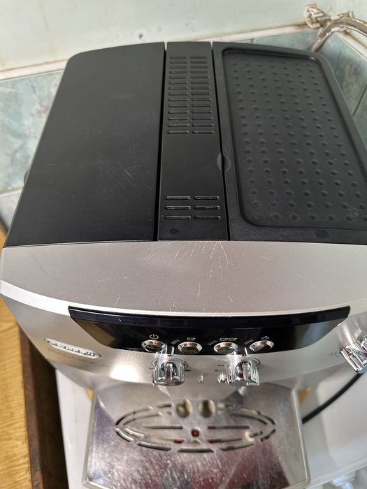 Продам кавомашину Delonghi