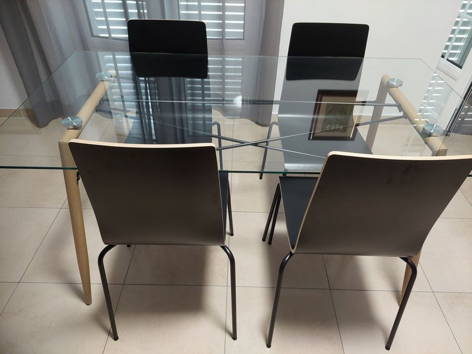 Mesa de jantar e 4 cadeiras