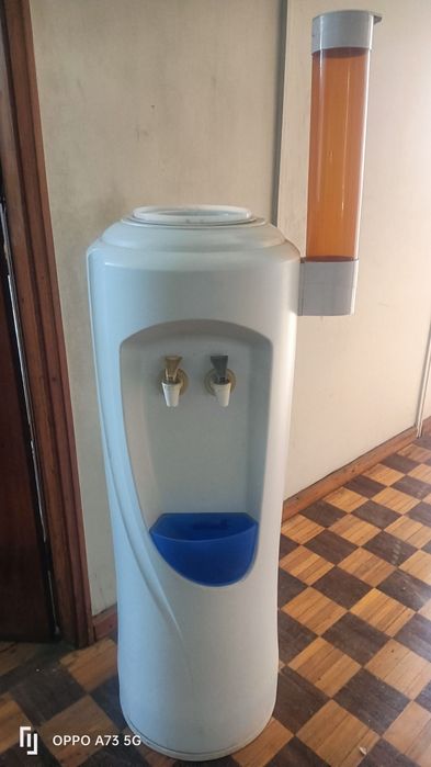 Máquina dispensador de água