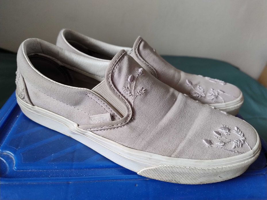 Botki kozaki czółenka adidasy sneakersy  pantofle mokasyny śniegowce