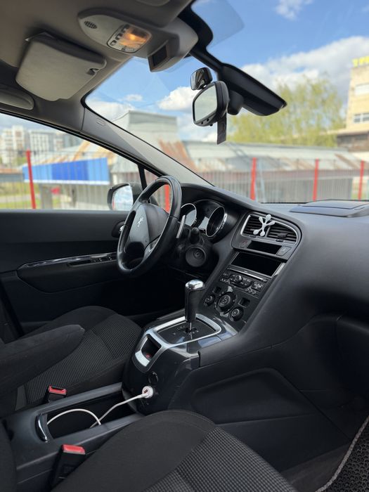 Продаж авто Peugeot 5008