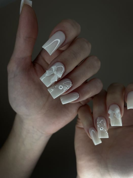 Послуги манікюру, нарощування , чистка