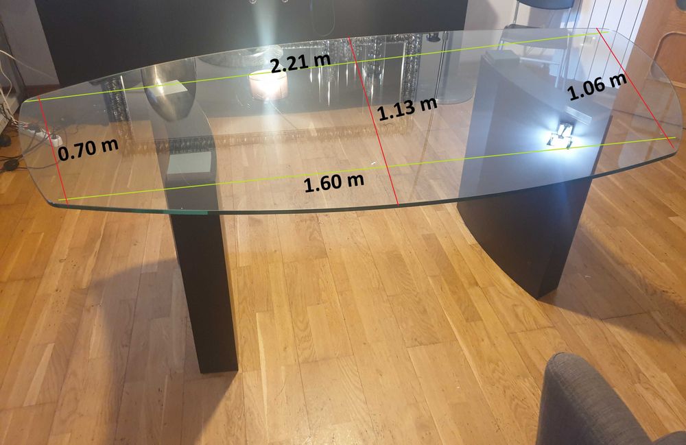 Mesa de sala oval assimétrica