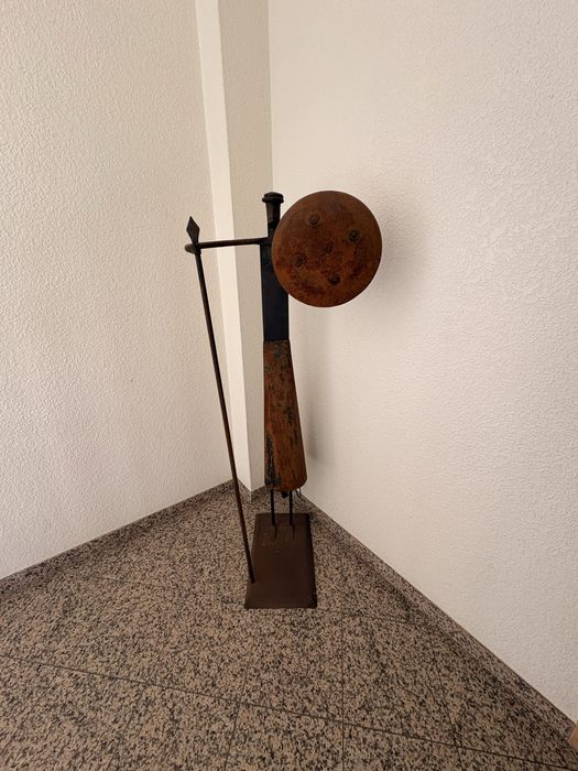 Candeeiro de pé em latão
