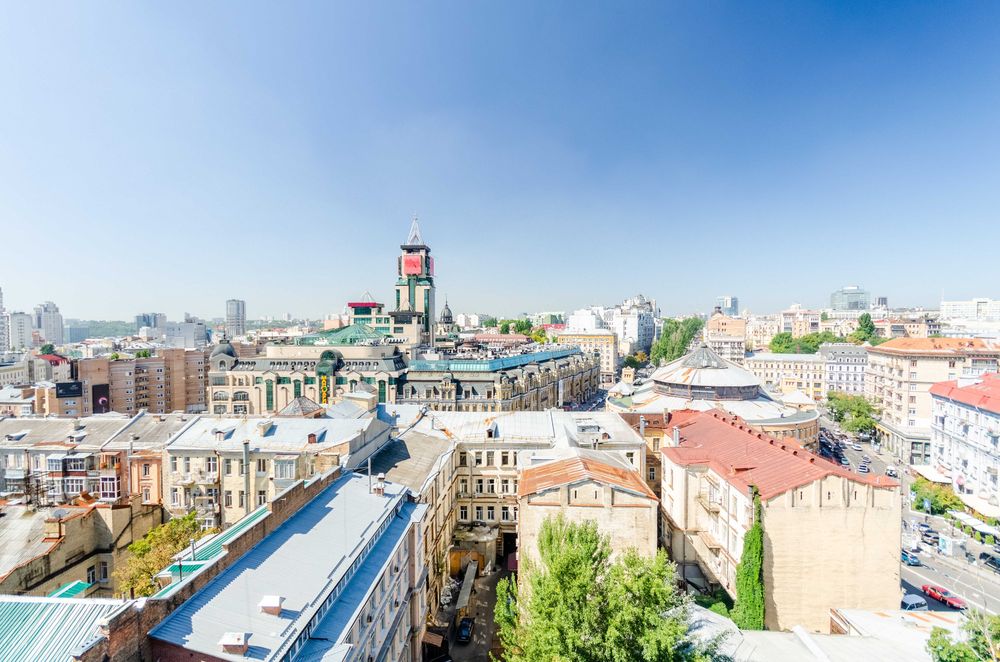 Стильний номер з краєвидом – оренда подобово