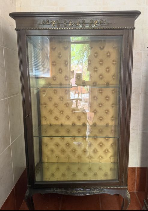 Móvel vitrine clássico