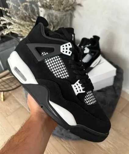 Jordan 4 w czarno-białej kolorystyce  39