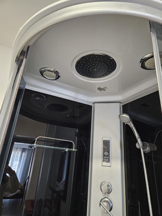 Cabine de Duche Completa com Hidromassagem e Rádio.