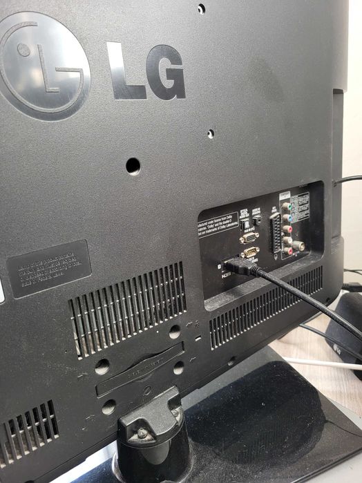 Telewizor LG 32 Cale plus tuner DVBT-2 HEVC  plus zestaw Smart TV