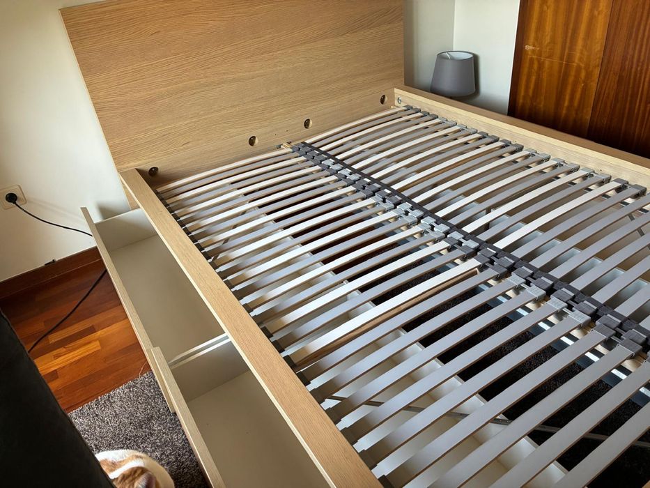 Cama Malm com 4 gavetas