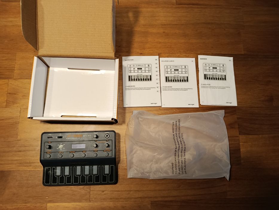 Behringer Syntezator JT-4000 Micro