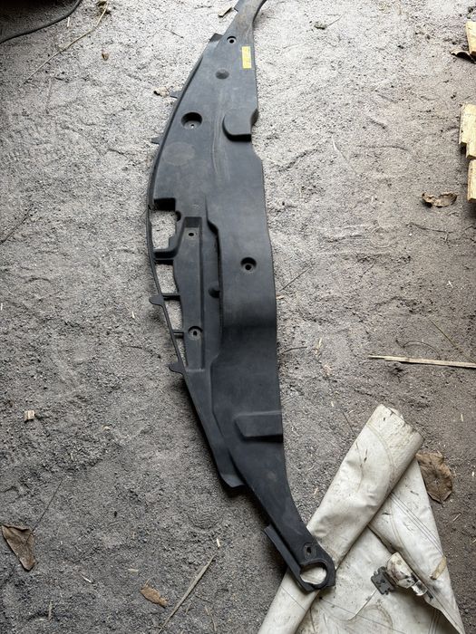 Накладка радиаторов,панели телевизора toyota camry 40