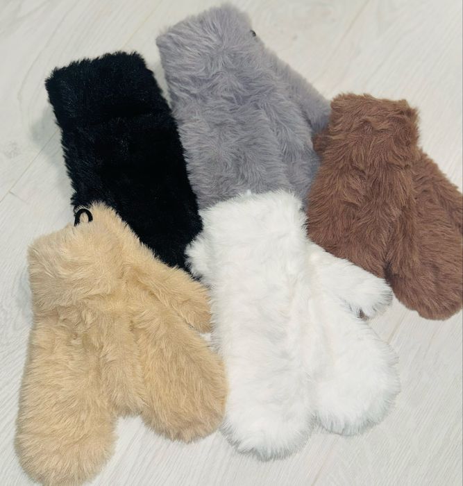 Теплі жіночі варіжки