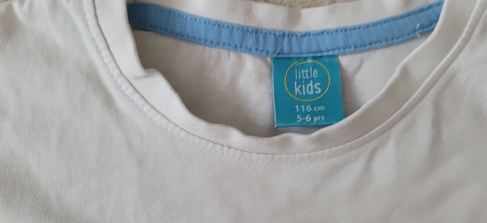 116 chłopięcy T-shirt biało niebieski chillout