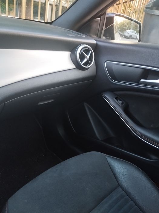Mercedes Benz CLA 220 AMG