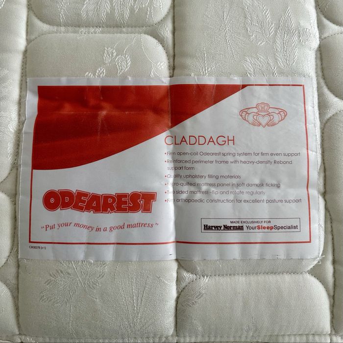 Cama de casal com colchão