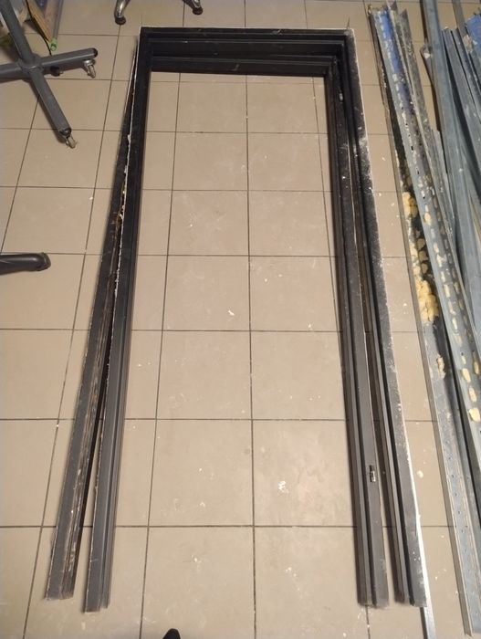 Ościeżnice metalowe