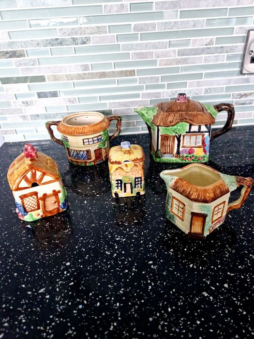 Angielski zestaw ceramiki Cottage Ware